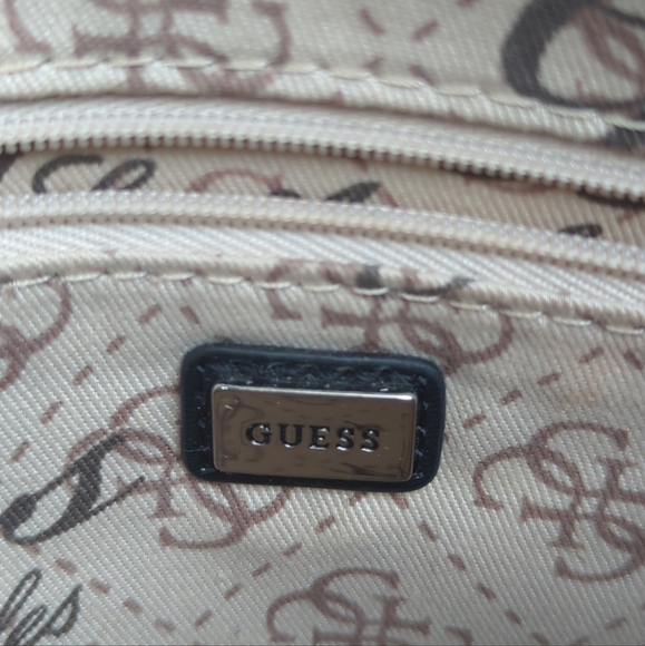 #47 - GUESS Handbag - Picture 4 of 6
